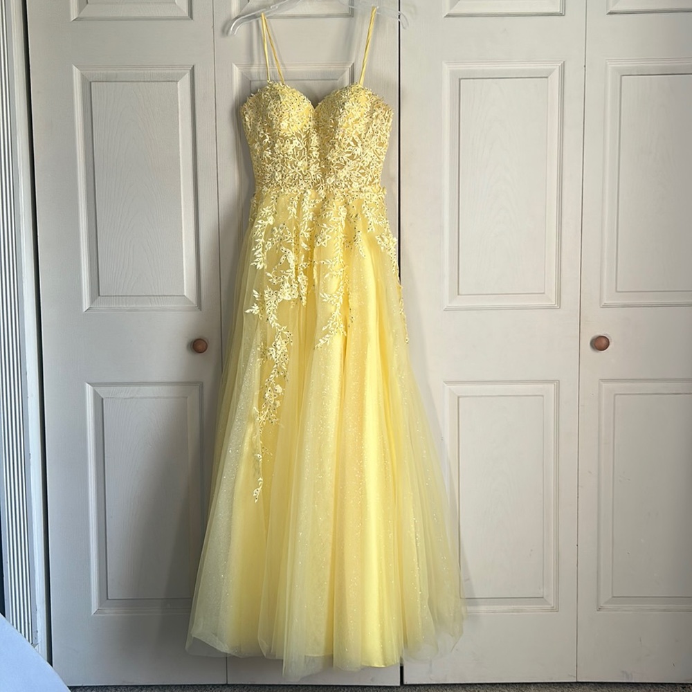 JVN by Jovani size 8 prom dress